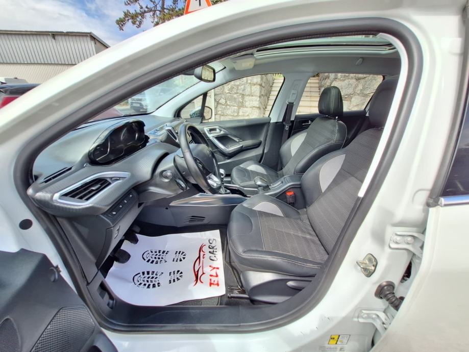 Peugeot 2008 1,6 e-HDi ALLUR/Panoramski Krov/NAVI‼️REG.01/2027, fotografija 11