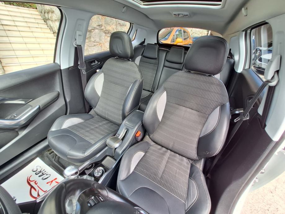 Peugeot 2008 1,6 e-HDi ALLUR/Panoramski Krov/NAVI‼️REG.01/2027, fotografija 14
