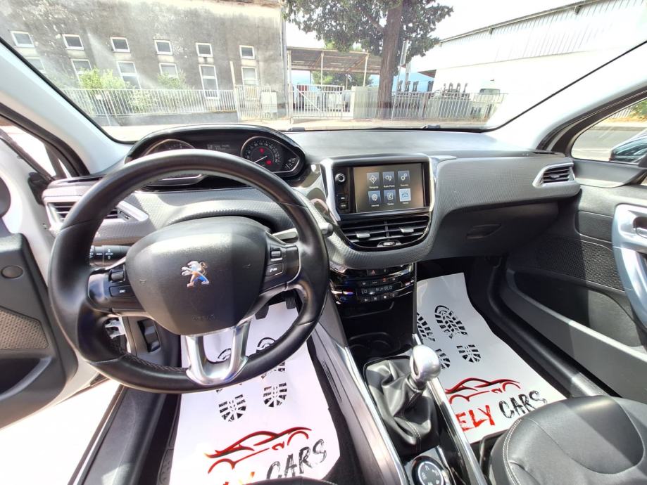 Peugeot 2008 1,6 e-HDi ALLUR/Panoramski Krov/NAVI‼️REG.01/2027, fotografija 12