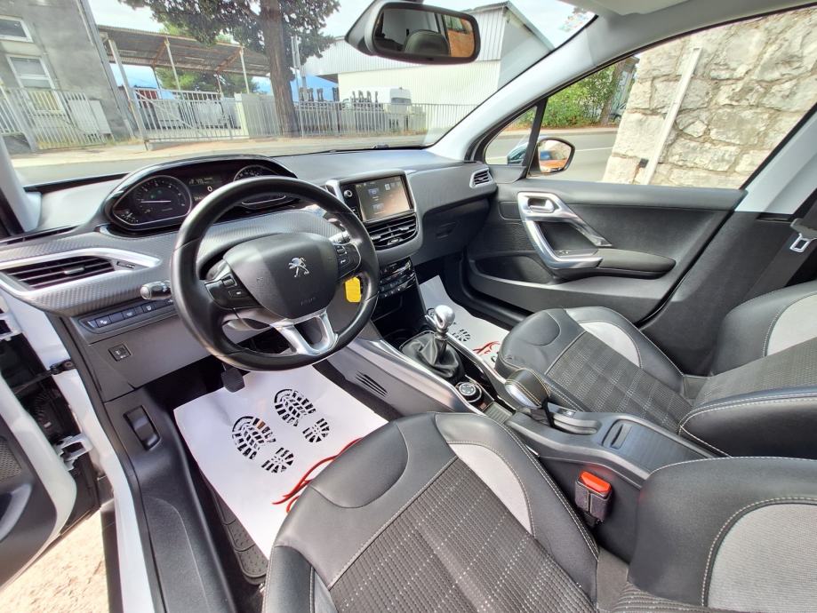 Peugeot 2008 1,6 e-HDi ALLUR/Panoramski Krov/NAVI‼️REG.01/2027, fotografija 13