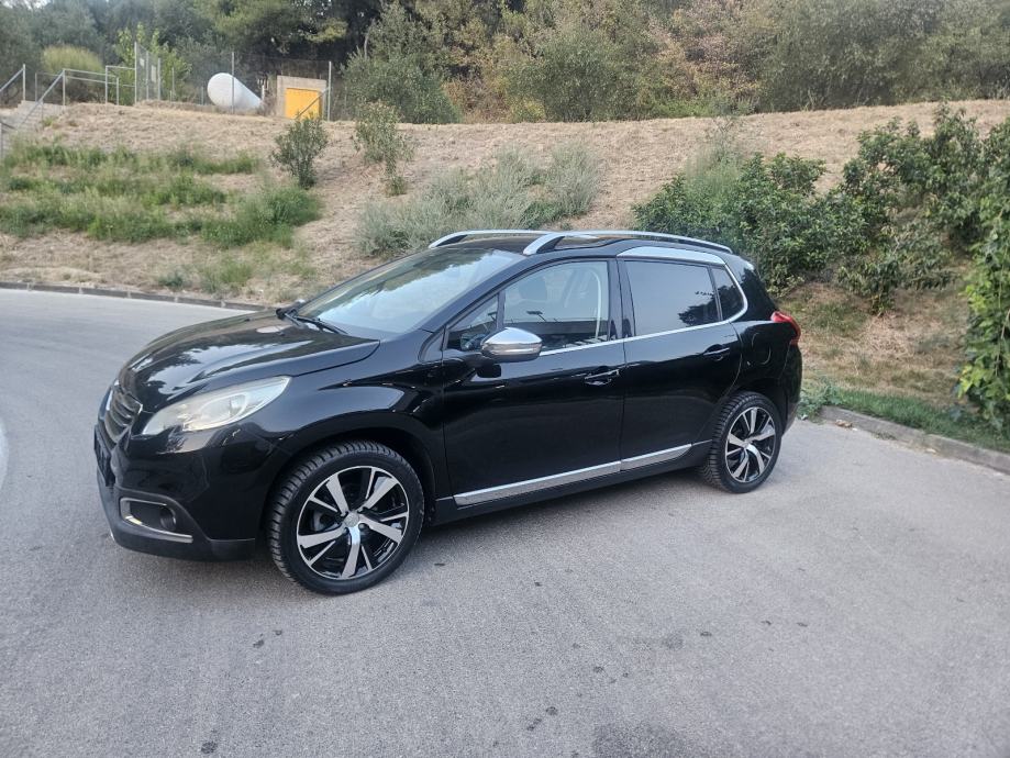 Peugeot 2008 1,6 e-HDi,ALLURE paket opreme,kao nov, fotografija 3
