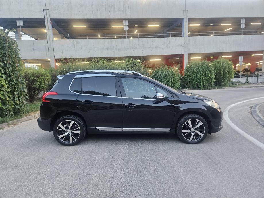 Peugeot 2008 1,6 e-HDi,ALLURE paket opreme,kao nov, fotografija 11