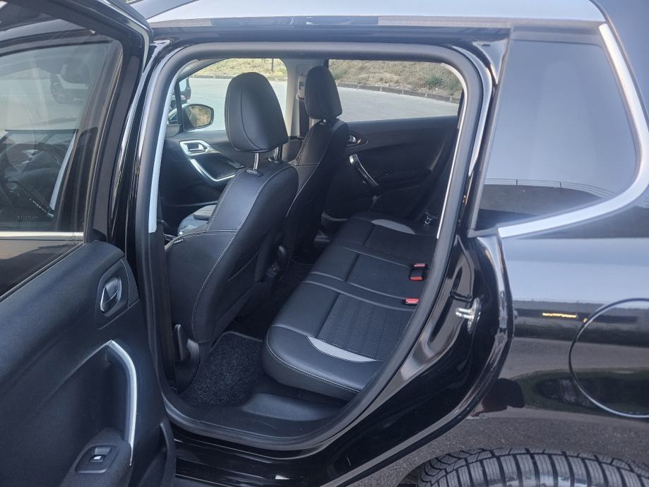 Peugeot 2008 1,6 e-HDi,ALLURE paket opreme,kao nov, fotografija 19