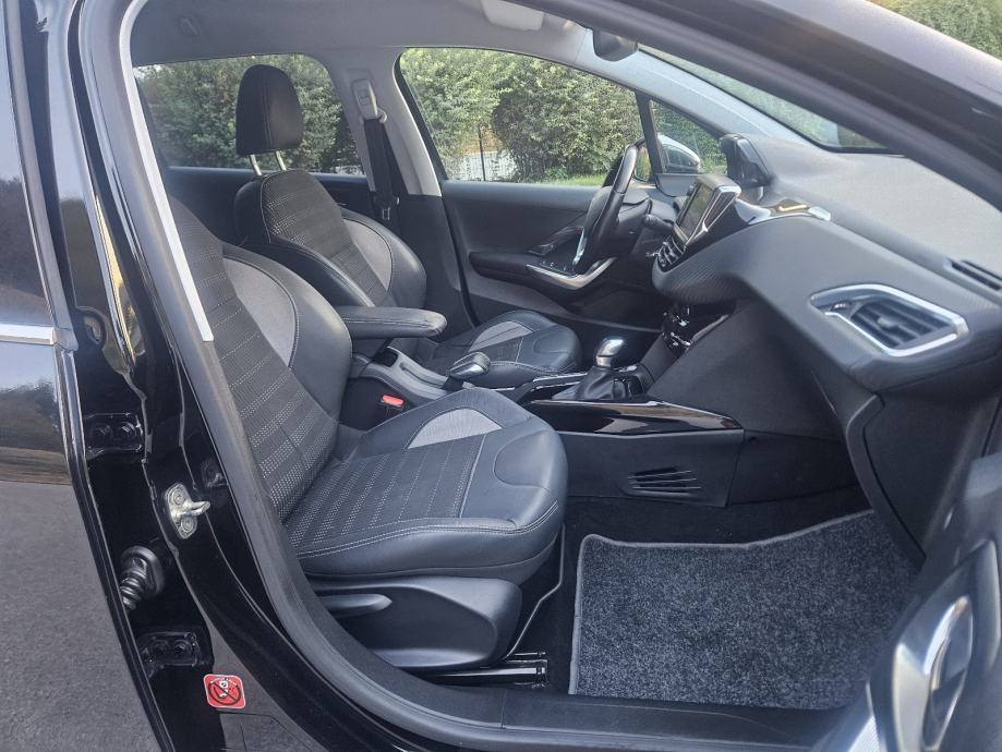 Peugeot 2008 1,6 e-HDi,ALLURE paket opreme,kao nov, fotografija 17
