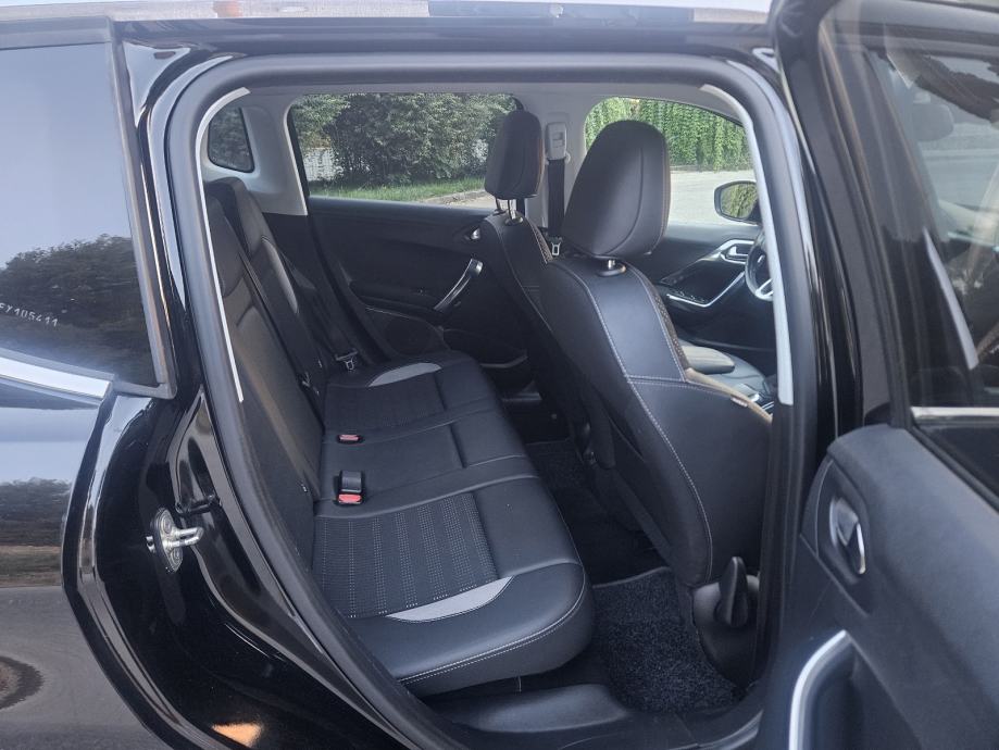 Peugeot 2008 1,6 e-HDi,ALLURE paket opreme,kao nov, fotografija 20