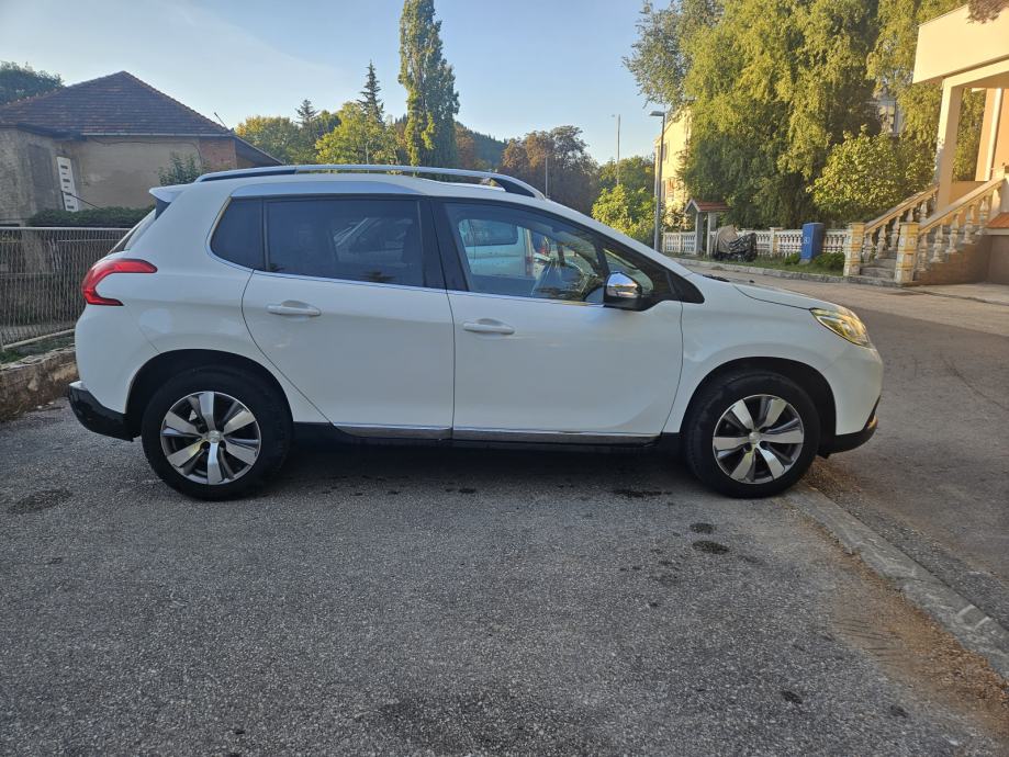 Peugeot 2008 1,6 e-HDi allure, fotografija 6
