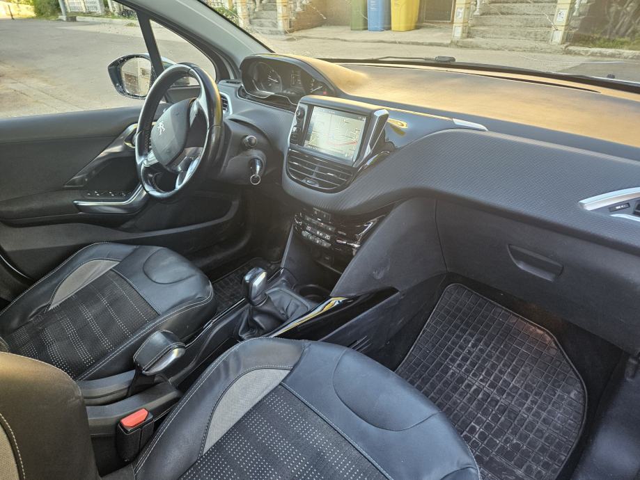 Peugeot 2008 1,6 e-HDi allure, fotografija 4