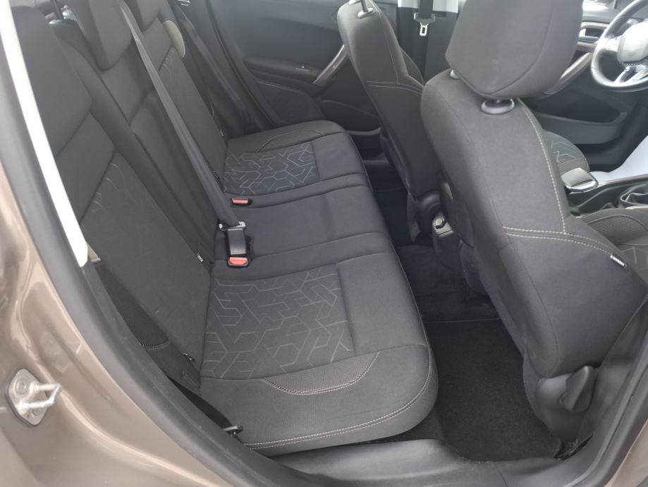 Peugeot 2008 1,6 e-HDi, fotografija 3