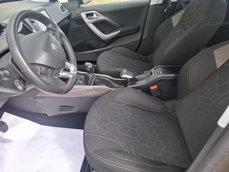 Peugeot 2008 1,6 e-HDi, fotografija 4