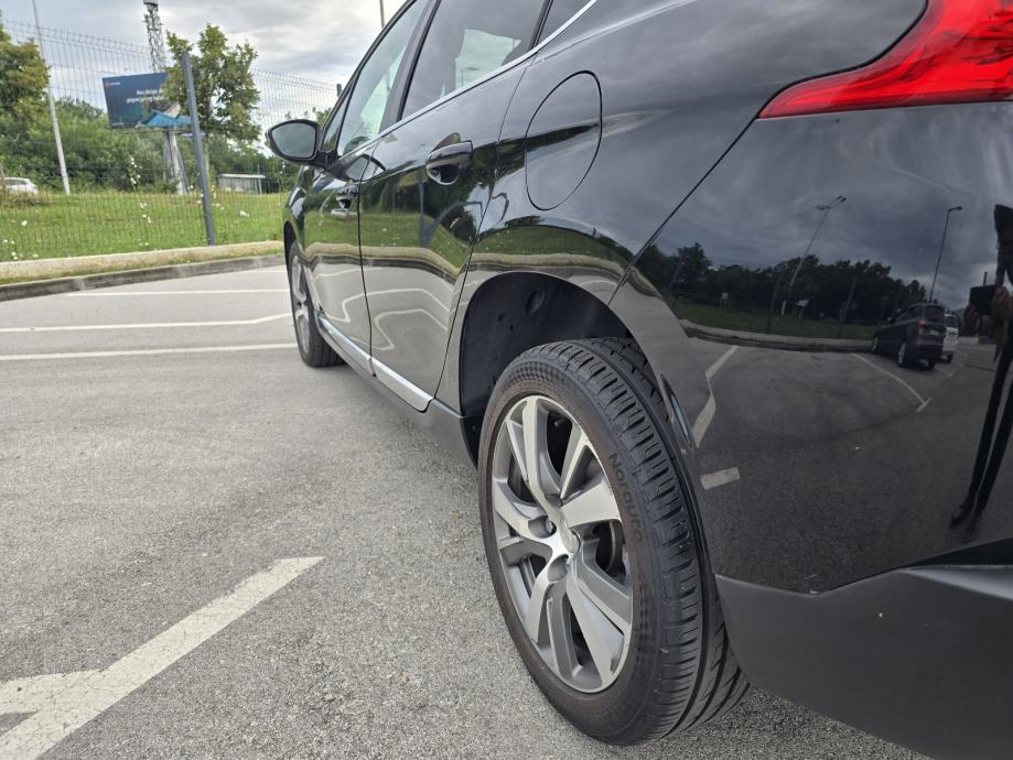 Peugeot 2008 1,6 e-HDi, fotografija 5