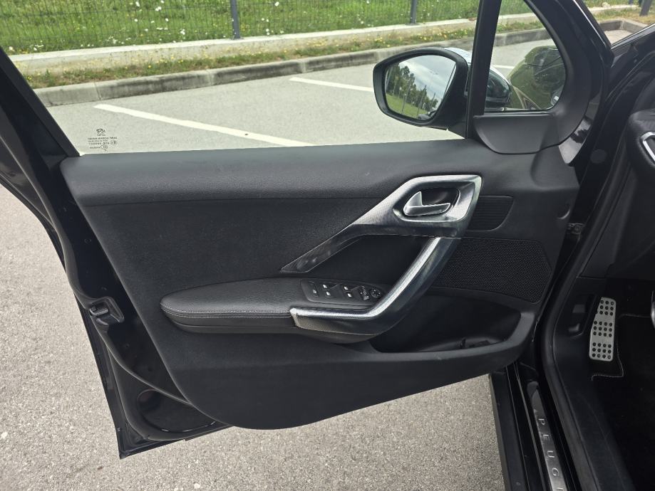 Peugeot 2008 1,6 e-HDi, fotografija 11