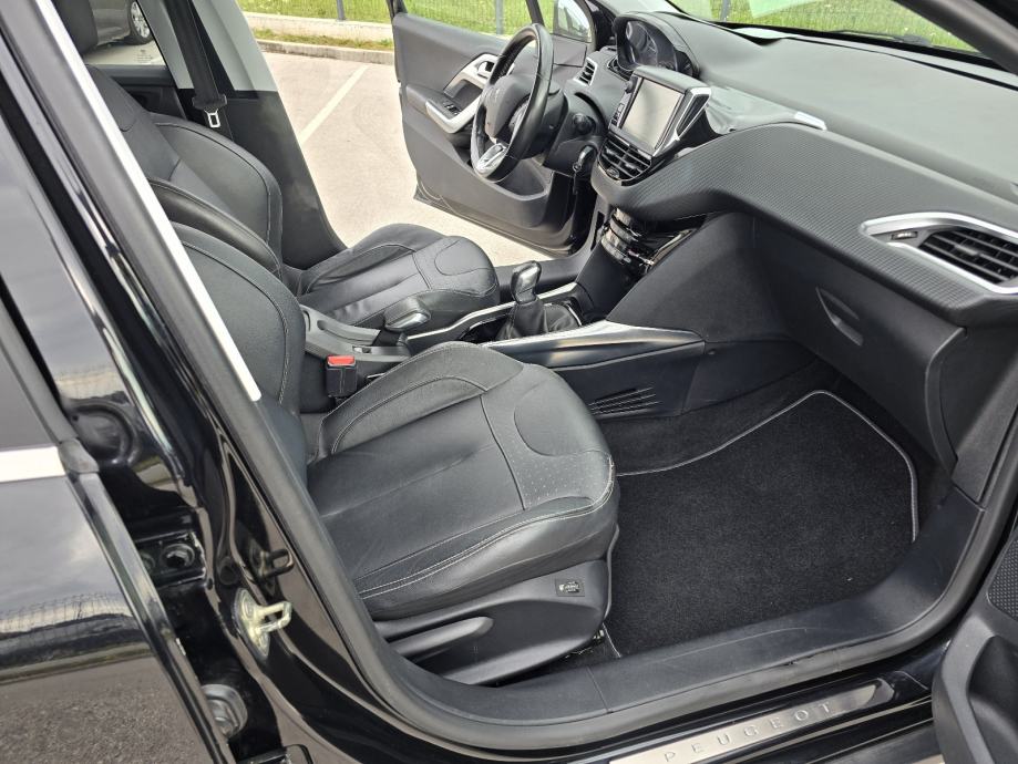 Peugeot 2008 1,6 e-HDi, fotografija 17