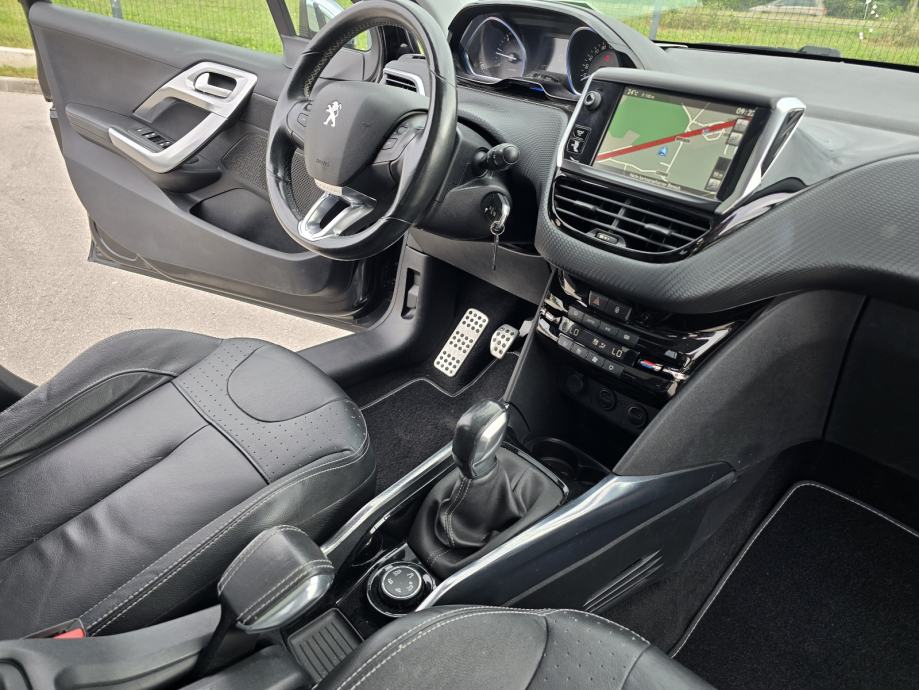Peugeot 2008 1,6 e-HDi, fotografija 18