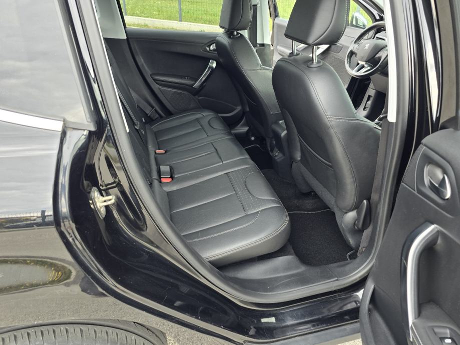 Peugeot 2008 1,6 e-HDi, fotografija 20