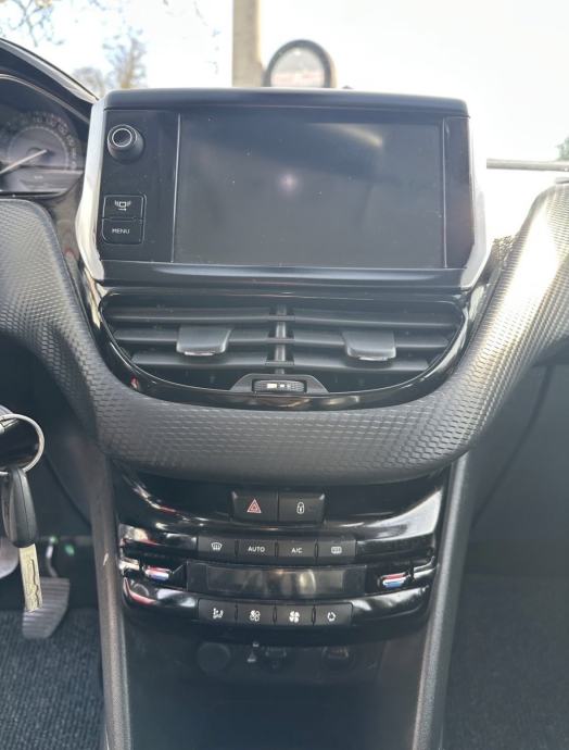 Peugeot 2008 1,6 e-HDi, fotografija 12