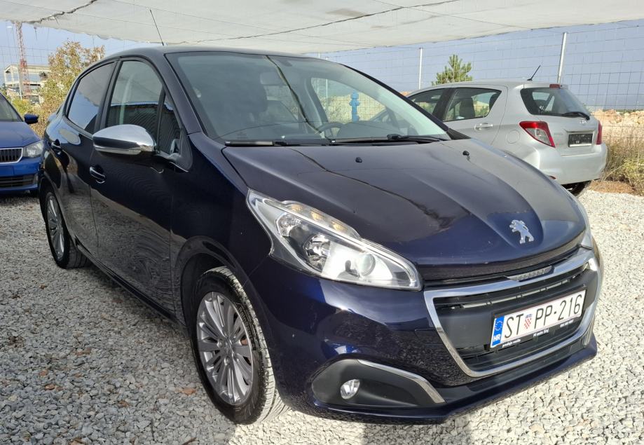 Peugeot 208 1.2i, fotografija 2