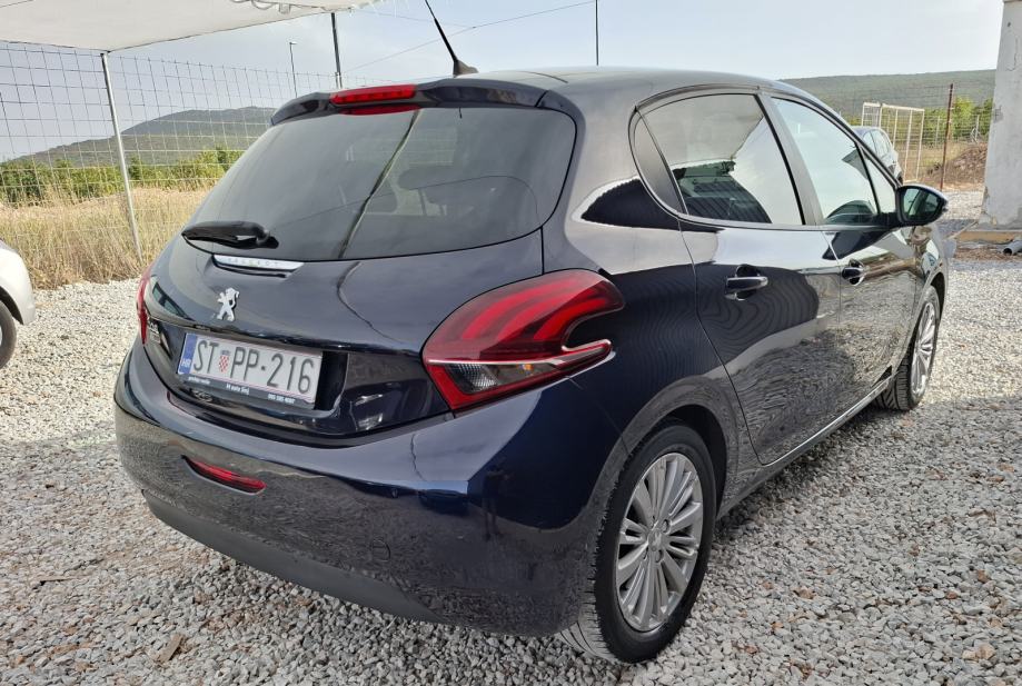 Peugeot 208 1.2i, fotografija 6