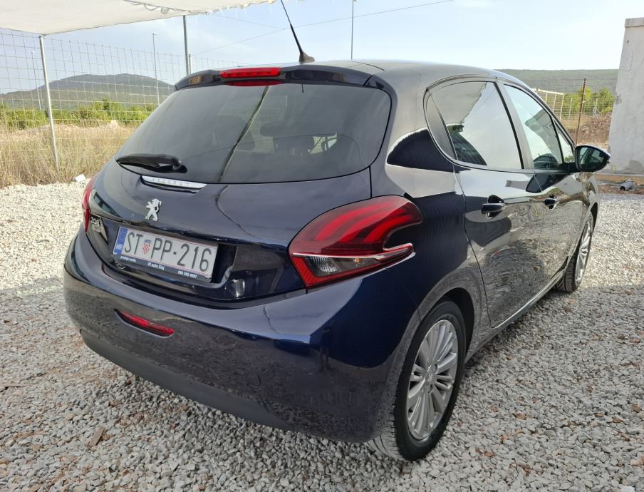 Peugeot 208 1.2i, fotografija 7