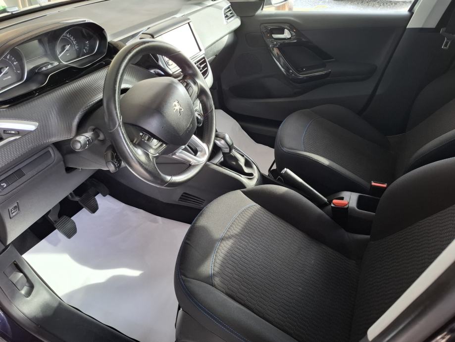 Peugeot 208 1.2i, fotografija 13