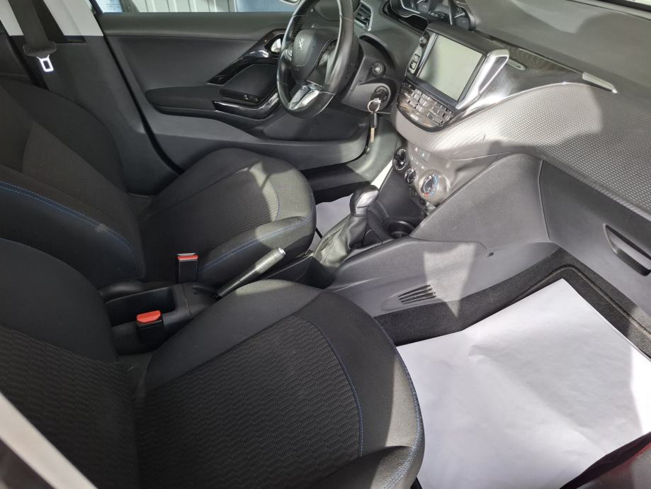 Peugeot 208 1.2i, fotografija 14