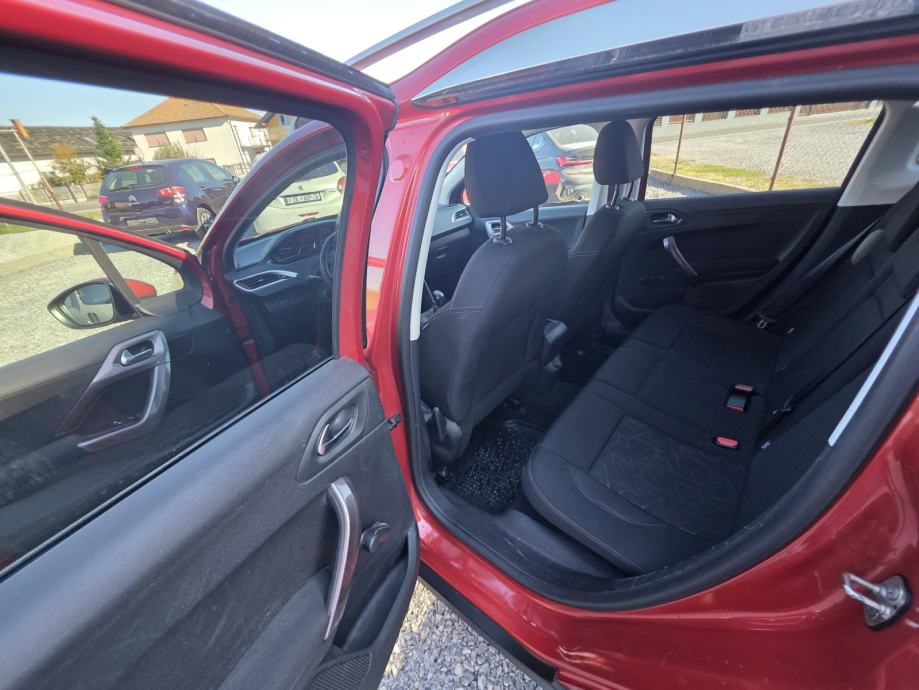 Peugeot 2008 1,6 e-HDi, fotografija 11
