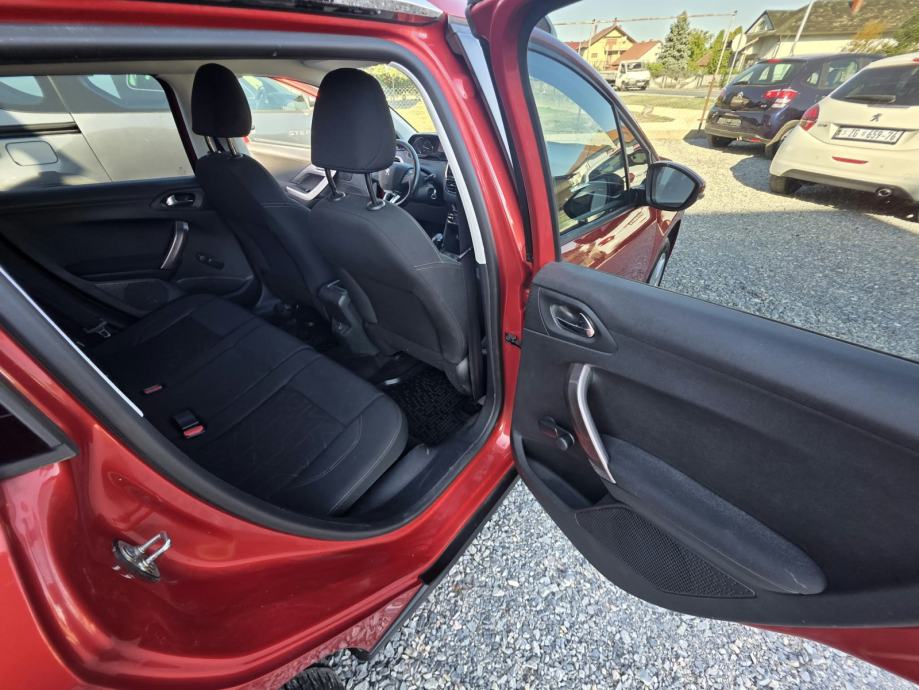 Peugeot 2008 1,6 e-HDi, fotografija 12