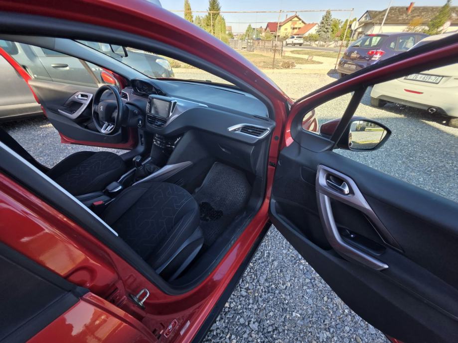 Peugeot 2008 1,6 e-HDi, fotografija 13