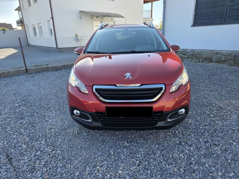 Peugeot 2008 1,6 e-HDi, fotografija 2