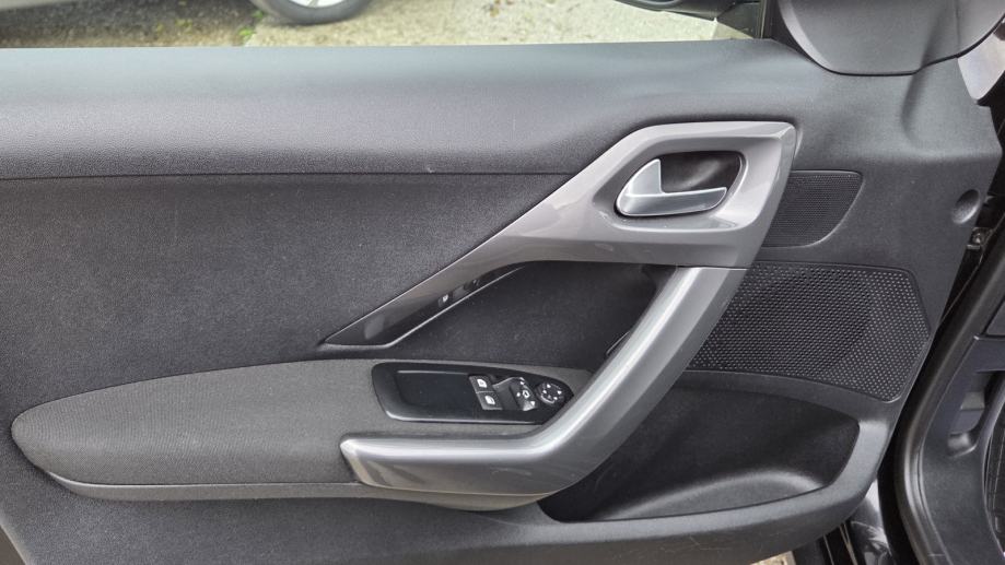 Peugeot 2008 1,6 HDI 2017g-REG.1/27-186000km-VELIKI SERVIS -ODLIČAN, fotografija 19