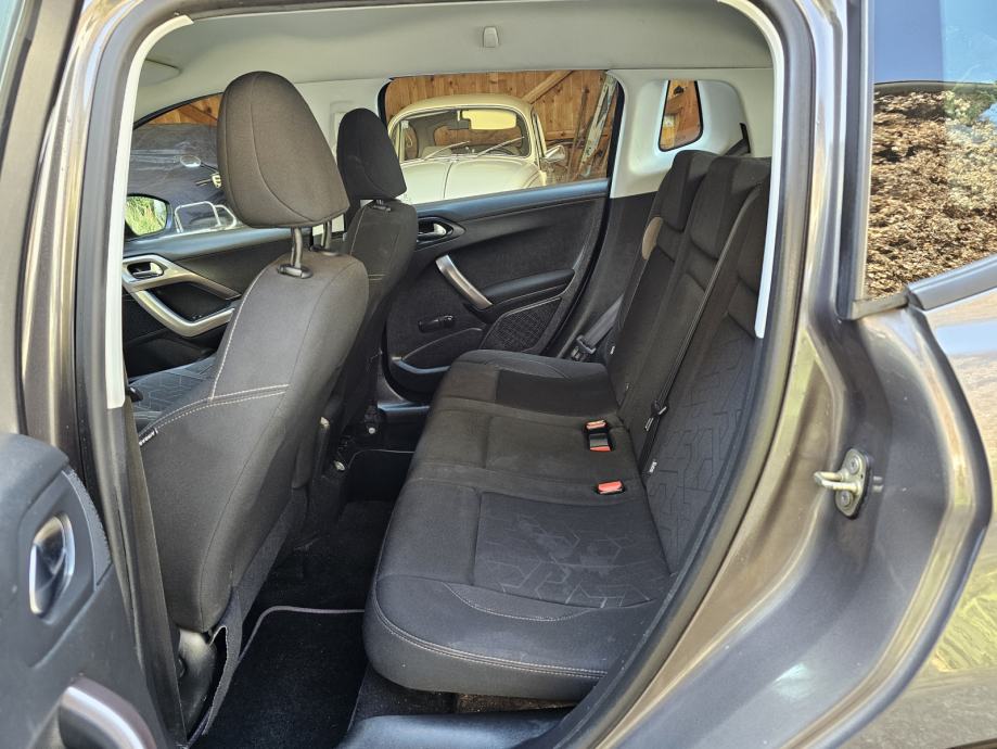 Peugeot 2008 1,6 HDI,mod'14,top stanje,može na kartice!, fotografija 8