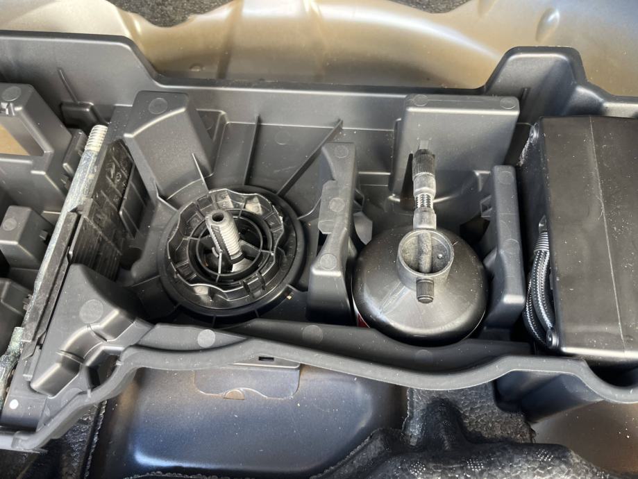 PEUGEOT 2008 2021 • PREMIUM jamstvo • AutoZubak Rabljena, fotografija 20