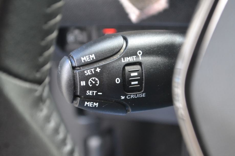 Peugeot 2008 allure 1,5 HDI *** RATA 215€ *** BEZ UČEŠĆA *** SERVISNA, fotografija 20