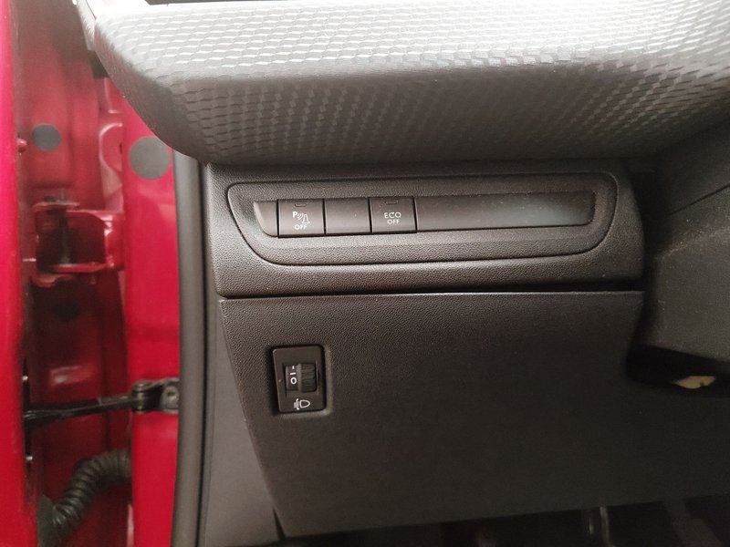 Peugeot 2008 automatik • panorama • senzori za parkiranje straga, fotografija 7