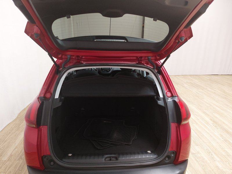 Peugeot 2008 automatik • panorama • senzori za parkiranje straga, fotografija 17