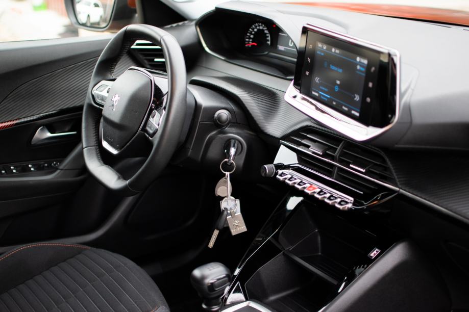 Peugeot 2008 SAMO 33000 KM KAO NOV!!!!, fotografija 12