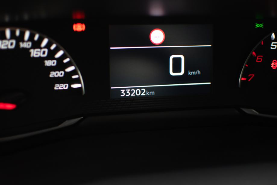 Peugeot 2008 SAMO 33000 KM KAO NOV!!!!, fotografija 14
