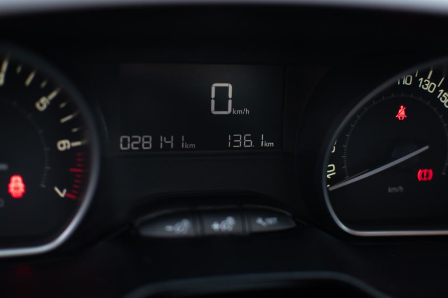 Peugeot 2008 STYLE SAMO 28000 KM NOV AUTO!!, fotografija 14