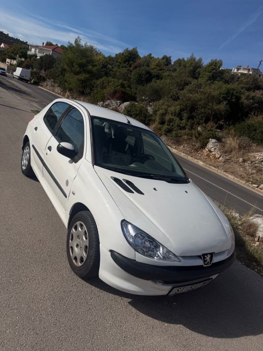 PEUGEOT 206 1.1 *108 000 KM* *HR VOZILO* *KLIMA* *SERVO* *5 VRATA*, fotografija 2