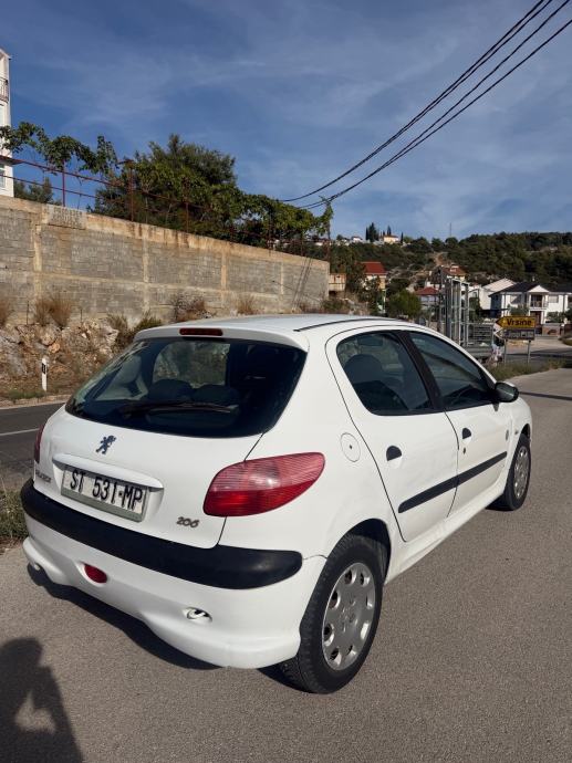 PEUGEOT 206 1.1 *108 000 KM* *HR VOZILO* *KLIMA* *SERVO* *5 VRATA*, fotografija 6