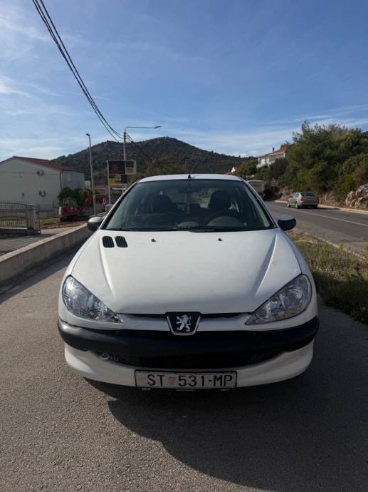 PEUGEOT 206 1.1 *108 000 KM* *HR VOZILO* *KLIMA* *SERVO* *5 VRATA*, fotografija 3