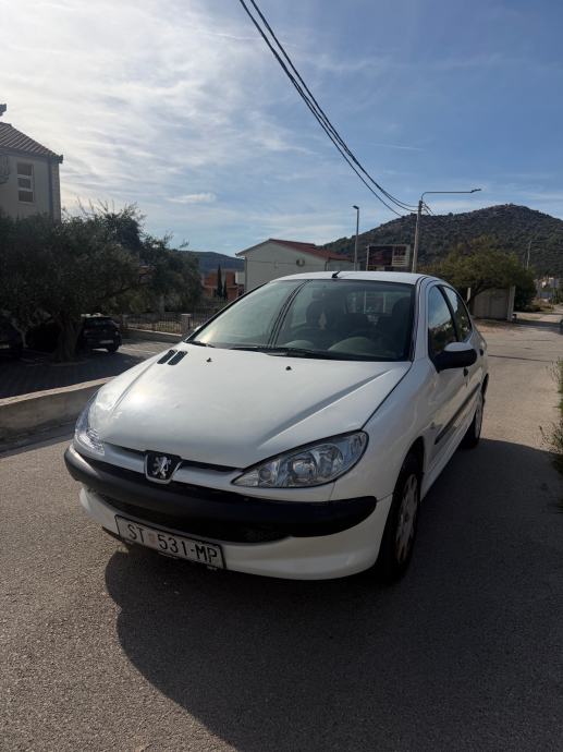 PEUGEOT 206 1.1 *108 000 KM* *HR VOZILO* *KLIMA* *SERVO* *5 VRATA*, fotografija 4