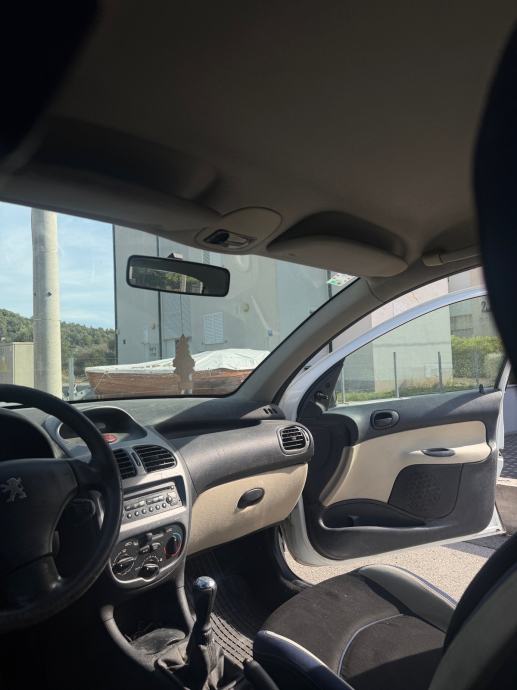 PEUGEOT 206 1.1 *108 000 KM* *HR VOZILO* *KLIMA* *SERVO* *5 VRATA*, fotografija 11