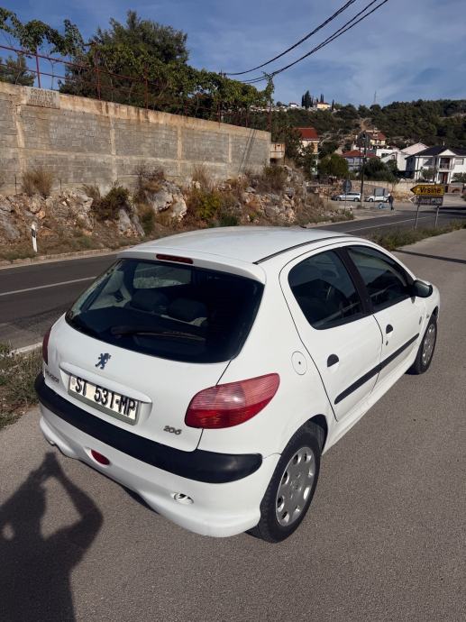 PEUGEOT 206 1.1 *108 000 KM* *HR VOZILO* *KLIMA* *SERVO* *5 VRATA*, fotografija 5