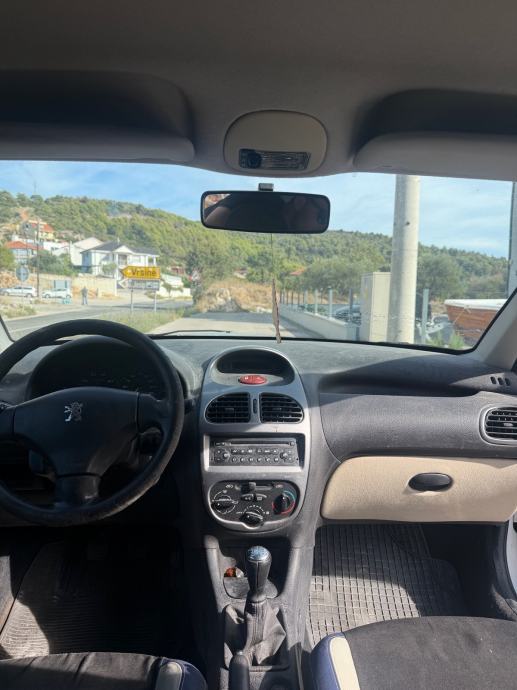 PEUGEOT 206 1.1 *108 000 KM* *HR VOZILO* *KLIMA* *SERVO* *5 VRATA*, fotografija 8