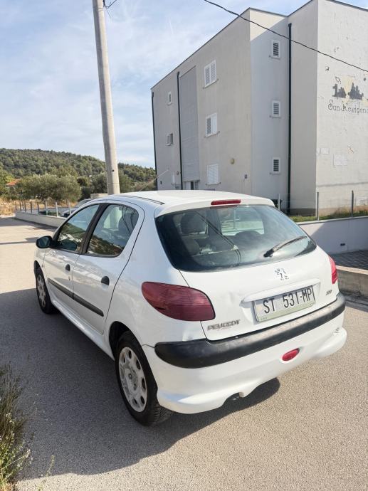 PEUGEOT 206 1.1 *108 000 KM* *HR VOZILO* *KLIMA* *SERVO* *5 VRATA*, fotografija 7