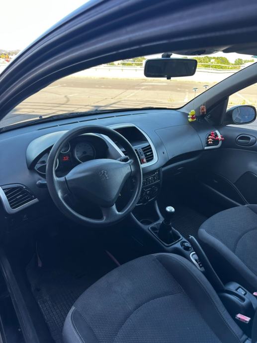 Peugeot 206 1,1 Trendy*Facelift model*Klima*Alu felge*Odlično stanje*, fotografija 9