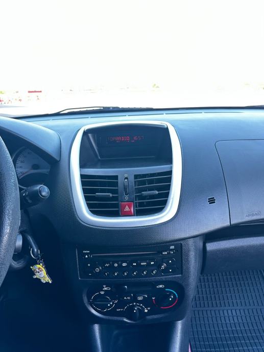 Peugeot 206 1,1 Trendy*Facelift model*Klima*Alu felge*Odlično stanje*, fotografija 14