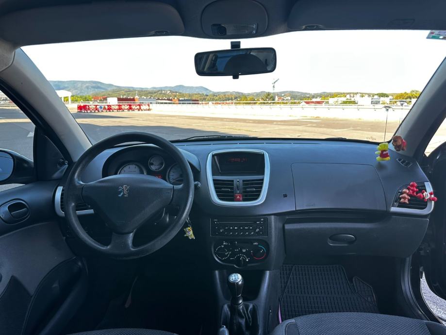 Peugeot 206 1,1 Trendy*Facelift model*Klima*Alu felge*Odlično stanje*, fotografija 13