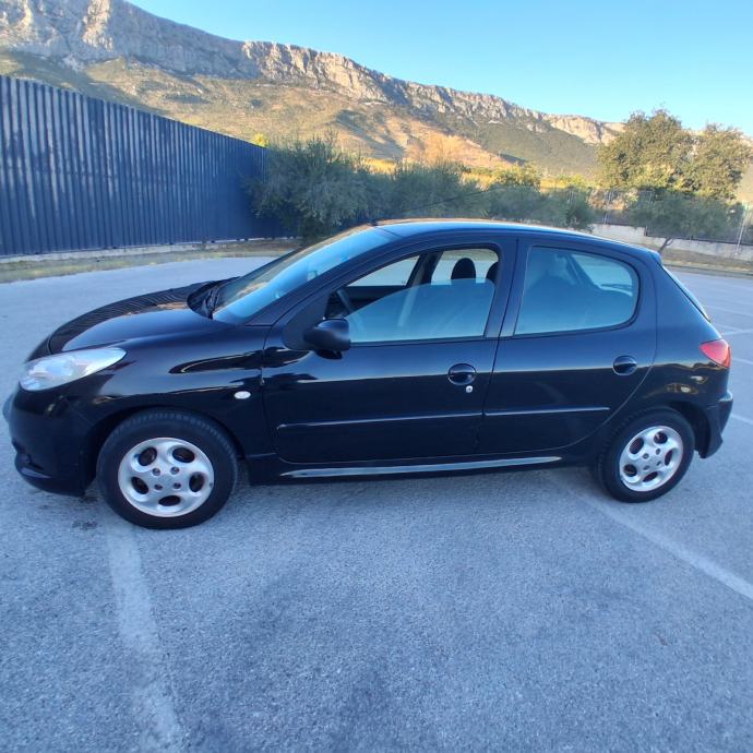 Peugeot 206+ 1,4-8v - FACELIFT - SAMO 124.000km - KLIMA, fotografija 2