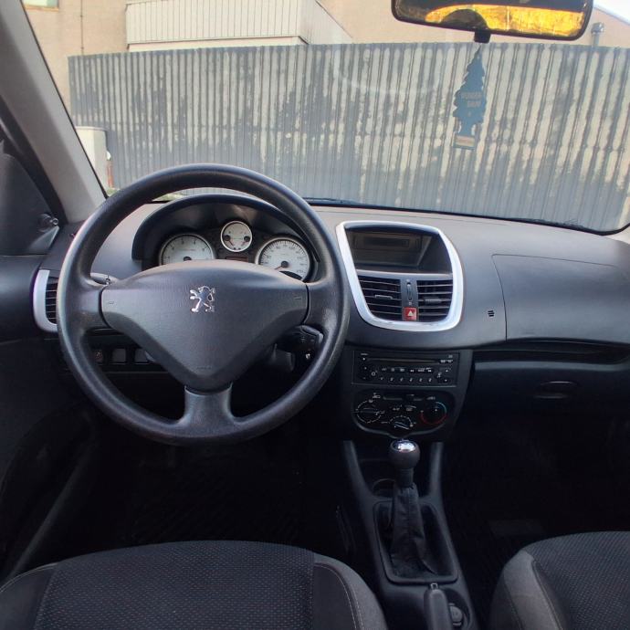 Peugeot 206+ 1,4-8v - FACELIFT - SAMO 124.000km - KLIMA, fotografija 10